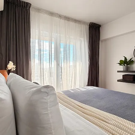 Elegant 2br - Walk To Old Town & Parliament