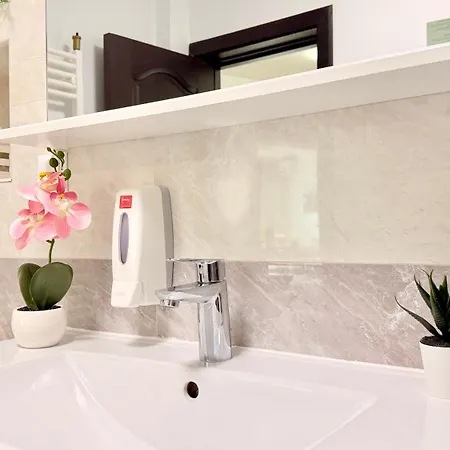 Elegant 2br - Walk To Old Town & Parliament Apartman *