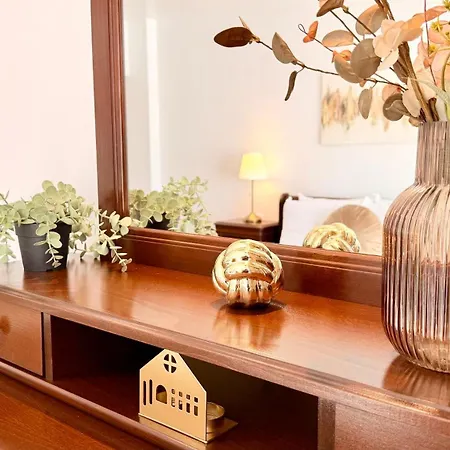 Elegant 2br - Walk To Old Town & Parliament *