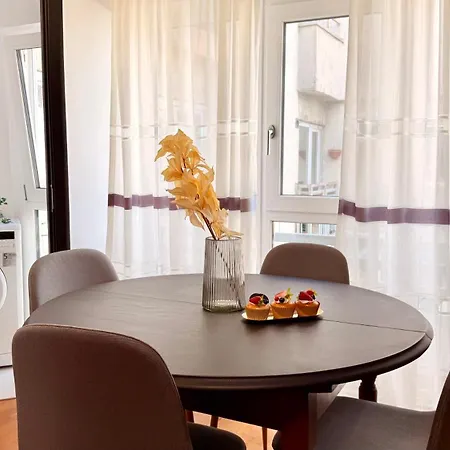 Elegant 2br - Walk To Old Town & Parliament