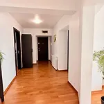 Elegant 2br - Walk To Old Town & Parliament