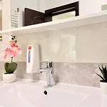 Elegant 2br - Walk To Old Town & Parliament Apartman *