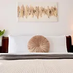 Elegant 2br - Walk To Old Town & Parliament Apartman *