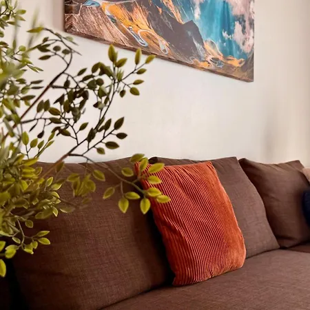 Elegant 2br - Walk To Old Town & Parliament Apartman