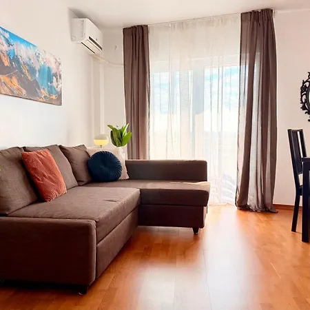 Elegant 2br - Walk To Old Town & Parliament