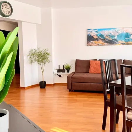 Elegant 2br - Walk To Old Town & Parliament Appartamento