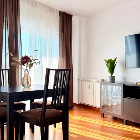 Διαμέρισμα Elegant 2br - Walk To Old Town & Parliament