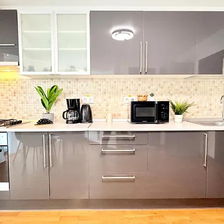 Διαμέρισμα Elegant 2br - Walk To Old Town & Parliament *