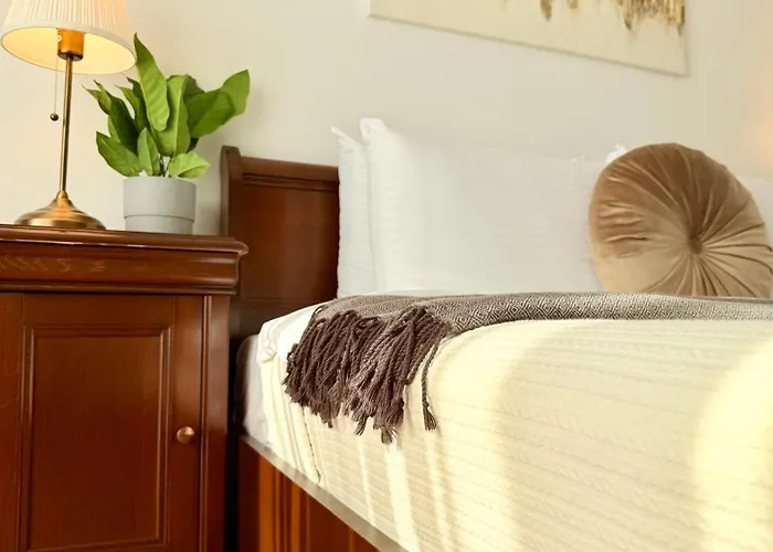 Apartment Elegant 2br - Walk To Old Town & Parliament Bucharest