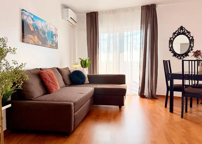 Elegant 2br - Walk To Old Town & Parliament