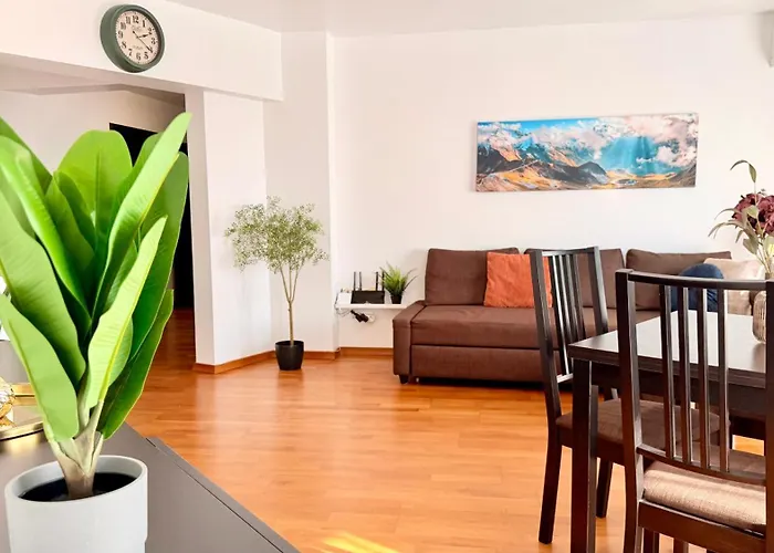 Elegant 2br - Walk To Old Town & Parliament Apartment