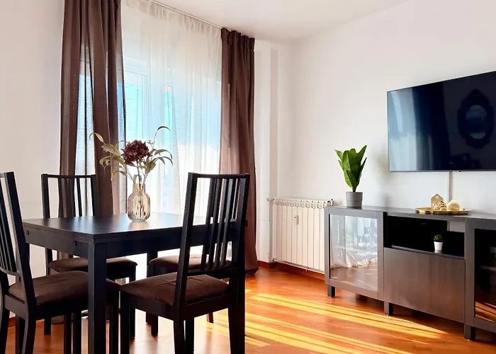 Apartment Elegant 2br - Walk To Old Town & Parliament