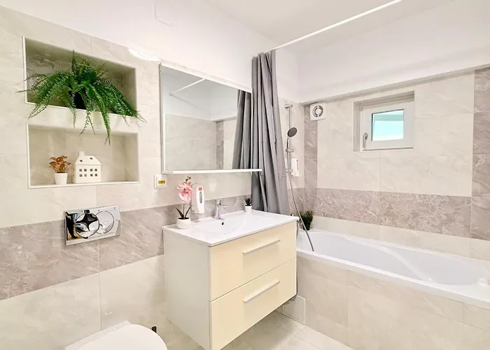 Elegant 2br - Walk To Old Town & Parliament * Bucharest