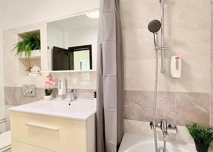 Elegant 2br - Walk To Old Town & Parliament Apartment Bucharest