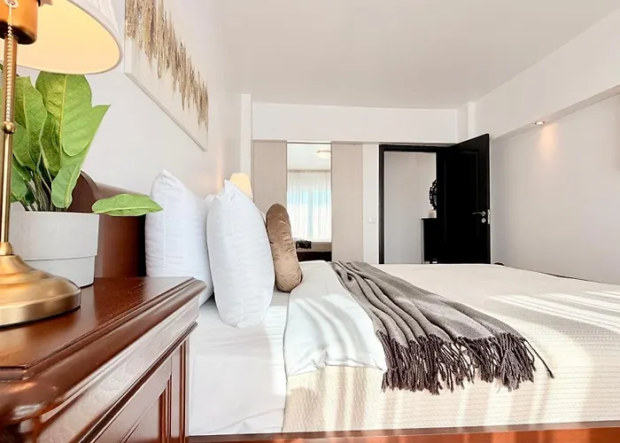 Elegant 2br - Walk To Old Town & Parliament Bucharest