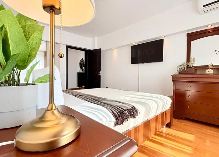 Elegant 2br - Walk To Old Town & Parliament *
