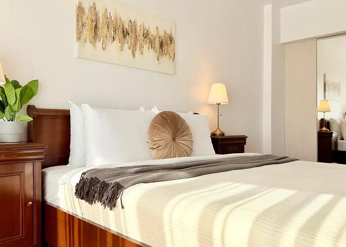 Elegant 2br - Walk To Old Town & Parliament Apartment Bucharest