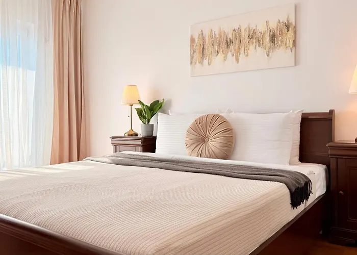 Apartment Elegant 2br - Walk To Old Town & Parliament Bucharest
