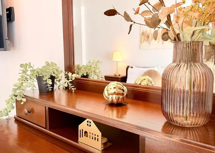 Elegant 2br - Walk To Old Town & Parliament *