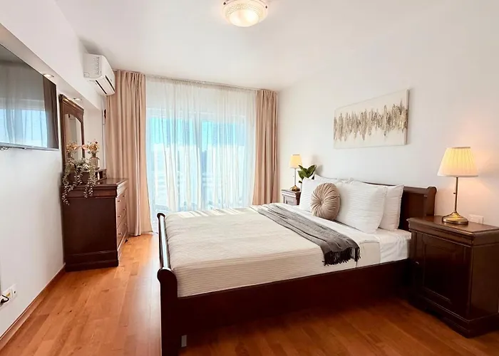 Apartment Elegant 2br - Walk To Old Town & Parliament