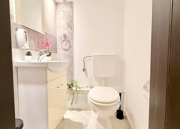 Elegant 2br - Walk To Old Town & Parliament Bucharest