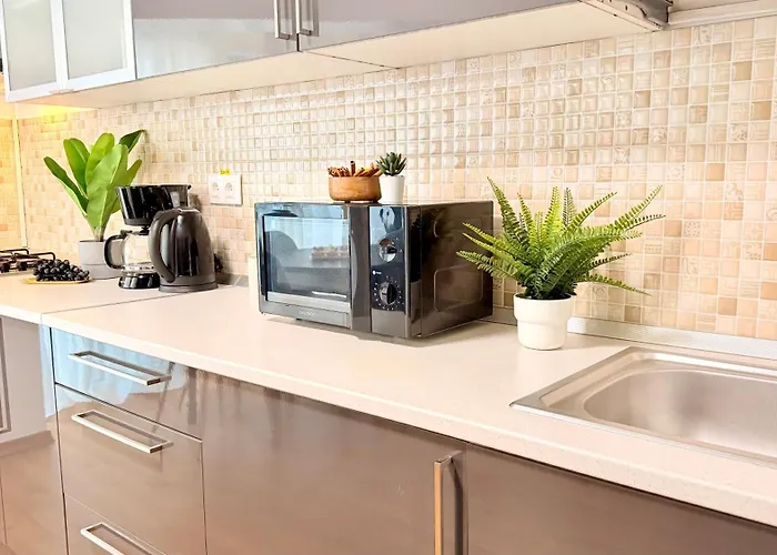 Elegant 2br - Walk To Old Town & Parliament *