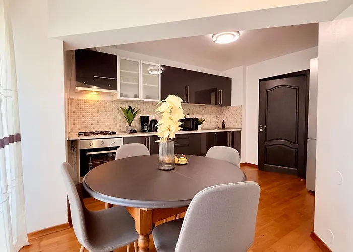 Apartment Elegant 2br - Walk To Old Town & Parliament Bucharest