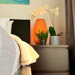 Apartment Elegant 2br - Walk To Old Town & Parliament Bukarest