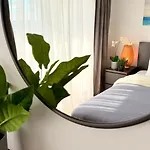 Elegant 2br - Walk To Old Town & Parliament Apartment *