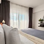 Elegant 2br - Walk To Old Town & Parliament