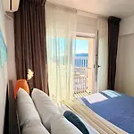 Apartment Elegant 2br - Walk To Old Town & Parliament *