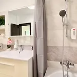 Elegant 2br - Walk To Old Town & Parliament Apartment Bukarest