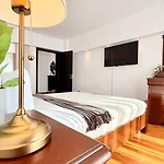 Elegant 2br - Walk To Old Town & Parliament *