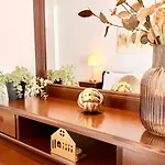 Elegant 2br - Walk To Old Town & Parliament *